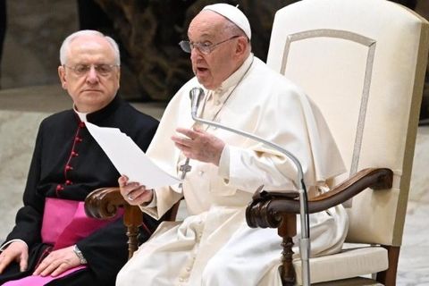 Папа Франциск закликав у травні ввіряти Богородиці страждання жертв війн у світі