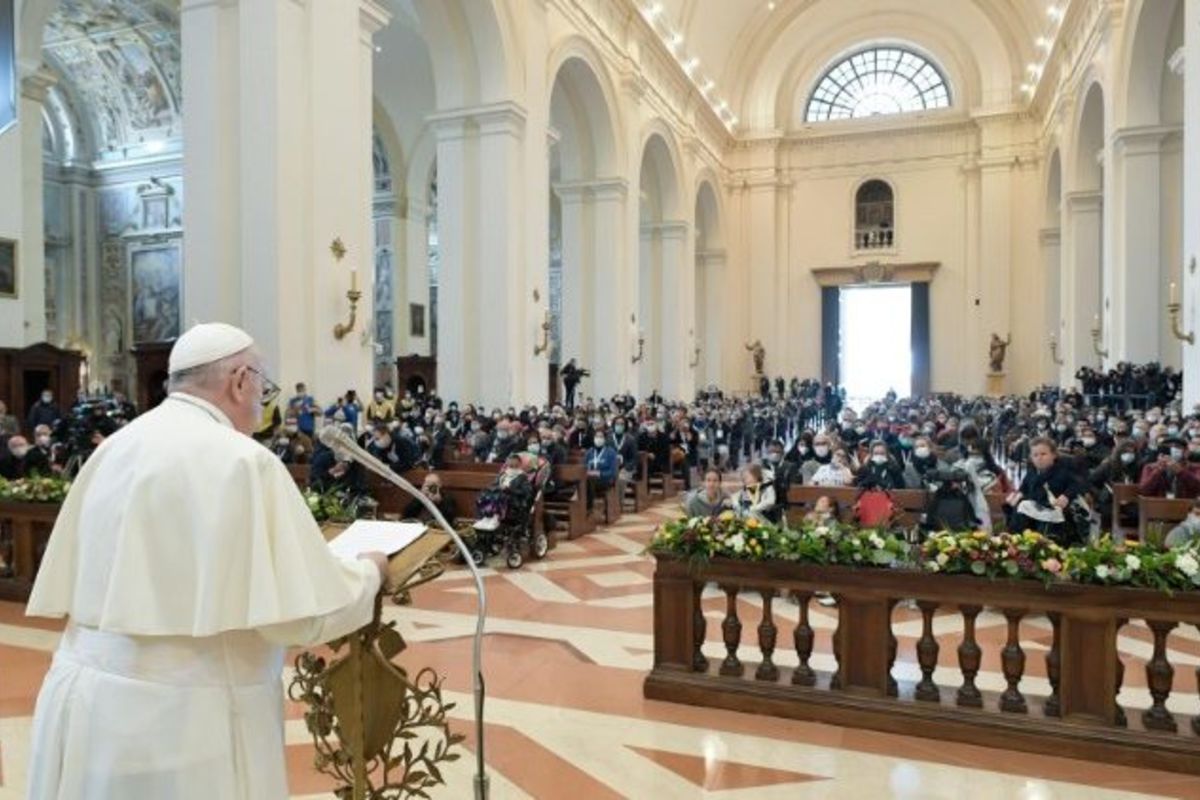 Папа Франциск в Ассізі: повернути убогим надію та гідність