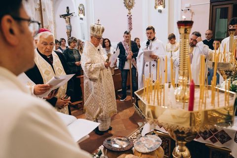 Українська громада в італійському містечку Сомма Везувіана спорудила і освятила іконостас