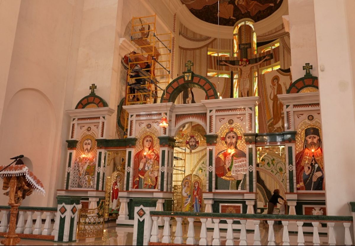 Іконостас у храмі Преображення Господнього.