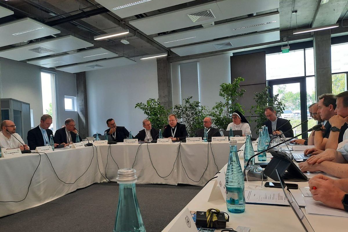 «Якою є надія Церкви в Європі?»: у Тірані відбулися засідання другого дня зустрічі Генеральних секретарів