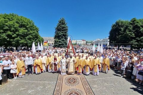 Ювілейна проща та храмове торжество у Жовкві об’єднали сотні вірних