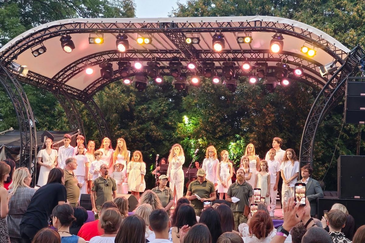 У Митрополичих садах у Львові відбувся перформанс «Розстріляне відродження»