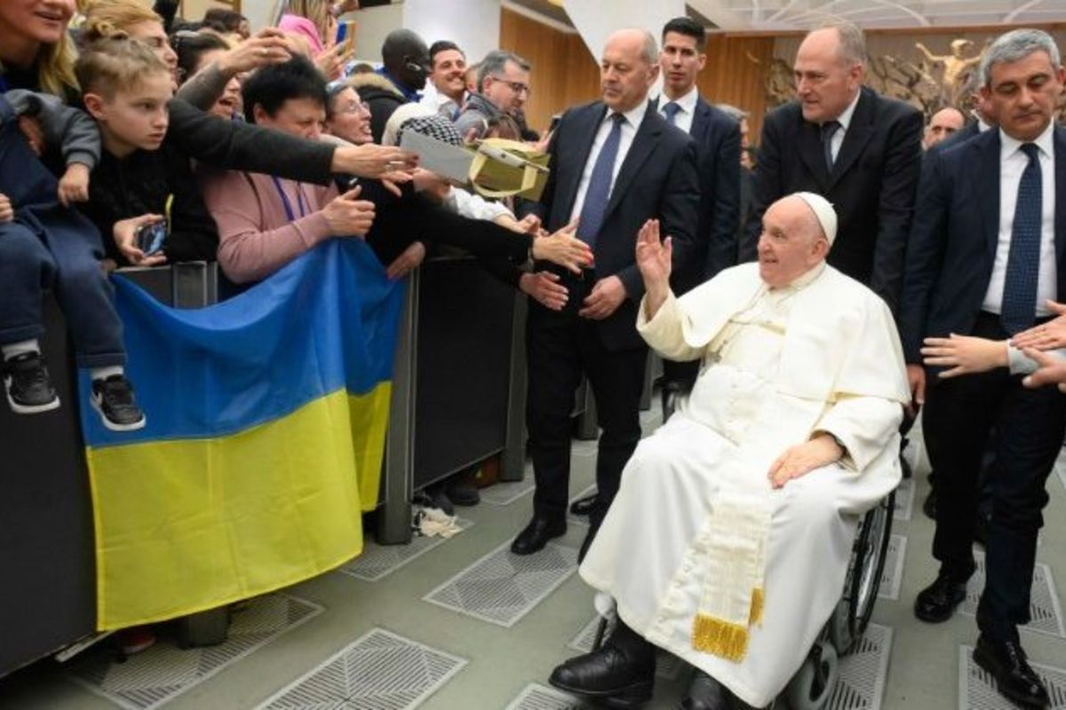Папа біженцям з України: молюся за мир для вашої багатостраждальної країни
