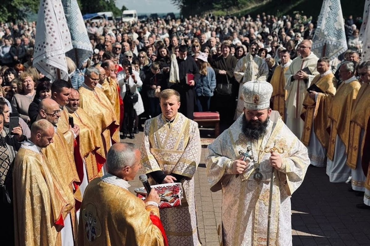 Відпуст у Крехівському монастирі Святого Миколая зібрав тисячі вірян