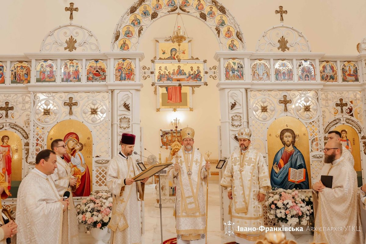 На парафії Матері Божої Неустанної Помочі в Івано-Франківську відбулося освячення храму та престолу