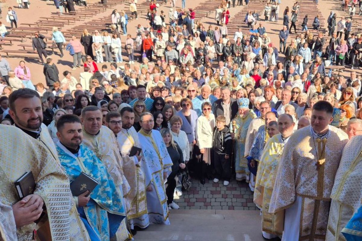 Всеукраїнська проща освітян до Зарваниці зібрала 4 000 учасників