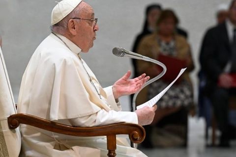 Папа: нехай Господь дарує мир в Україні, що страждає від бомбардувань