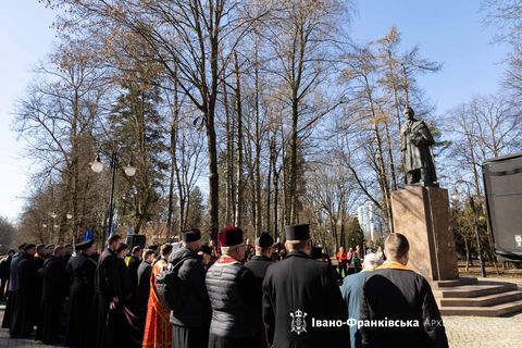 На Прикарпатті духовенство та громада спільною молитвою вшанували 212-ту річницю від дня народження Тараса Шевченка