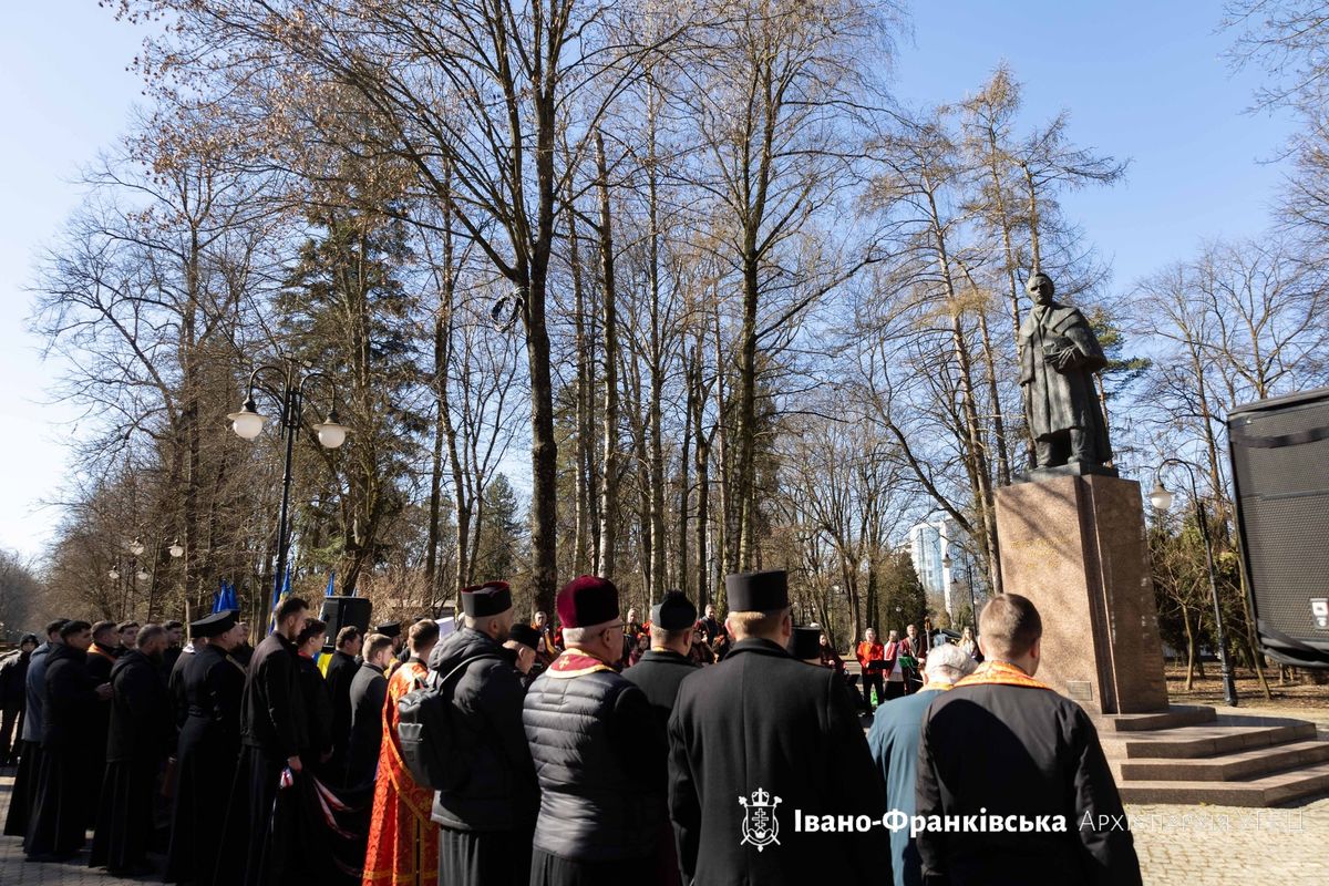 На Прикарпатті духовенство та громада спільною молитвою вшанували 212-ту річницю від дня народження Тараса Шевченка