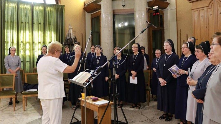 Свята Літургія в каплиці Благовіщення Радіо Ватикану. Диригує Татіяна Шуфлин