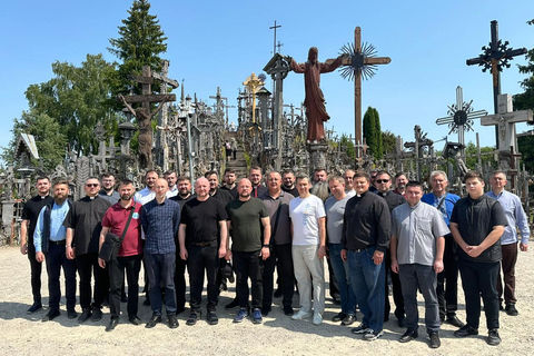 Учасники духовно-формаційного семінару ПМВ відвідали гору хрестів у Шауляї (Литва)