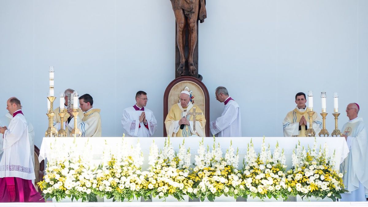 Папа Франциск служить Месу в Угорщині (Фото: budapest.eu).