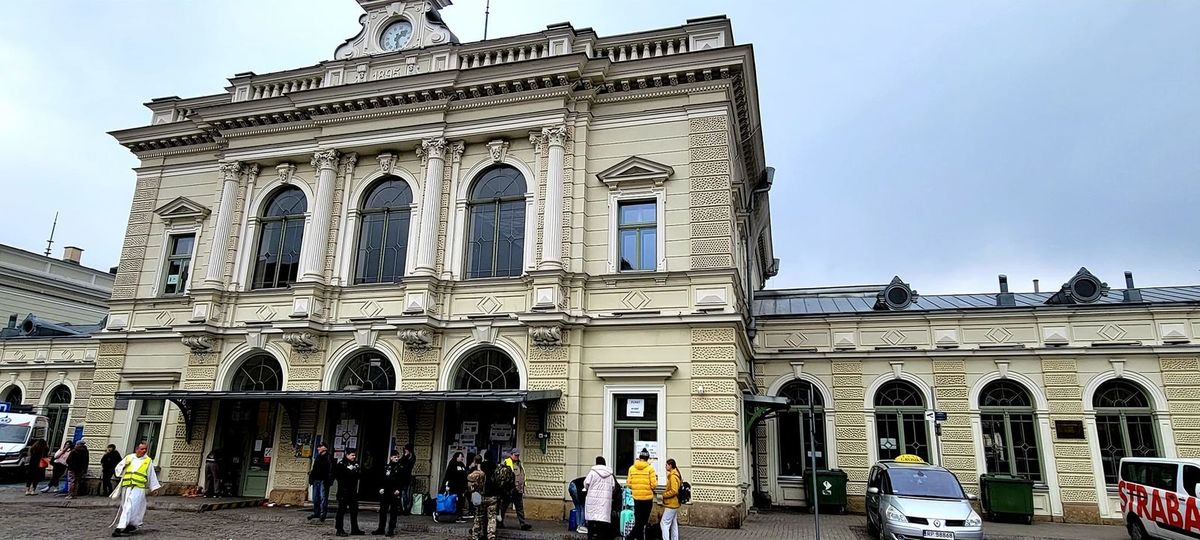 Залізничний вокзал у Перемишлі - перше місце прибуття українських біженців