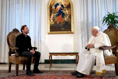 Папа: війни відбирають у дітей усмішку, але наша надія у Бозі