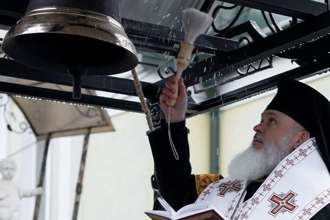Дзвін, що зібрав громаду: у Радивилові на Волині освятили нову дзвіницю