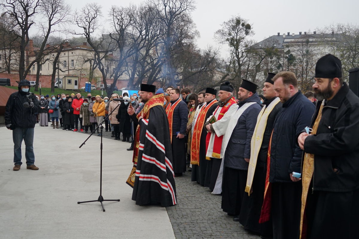 У Львові спільною молитвою за участі владики Степана Суса вшанували пам’ять Героїв Небесної Сотні