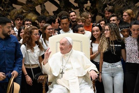 «Марія встала та пішла швидко». Папа на Світовий день молоді 2022–2023