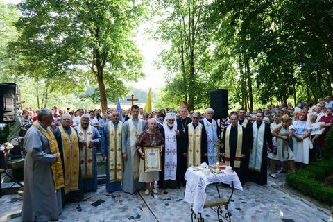 Митрополит Ігор Возьняк освятив «Джерело на Небесах» ― місце, де вірні єднаються у молитві
