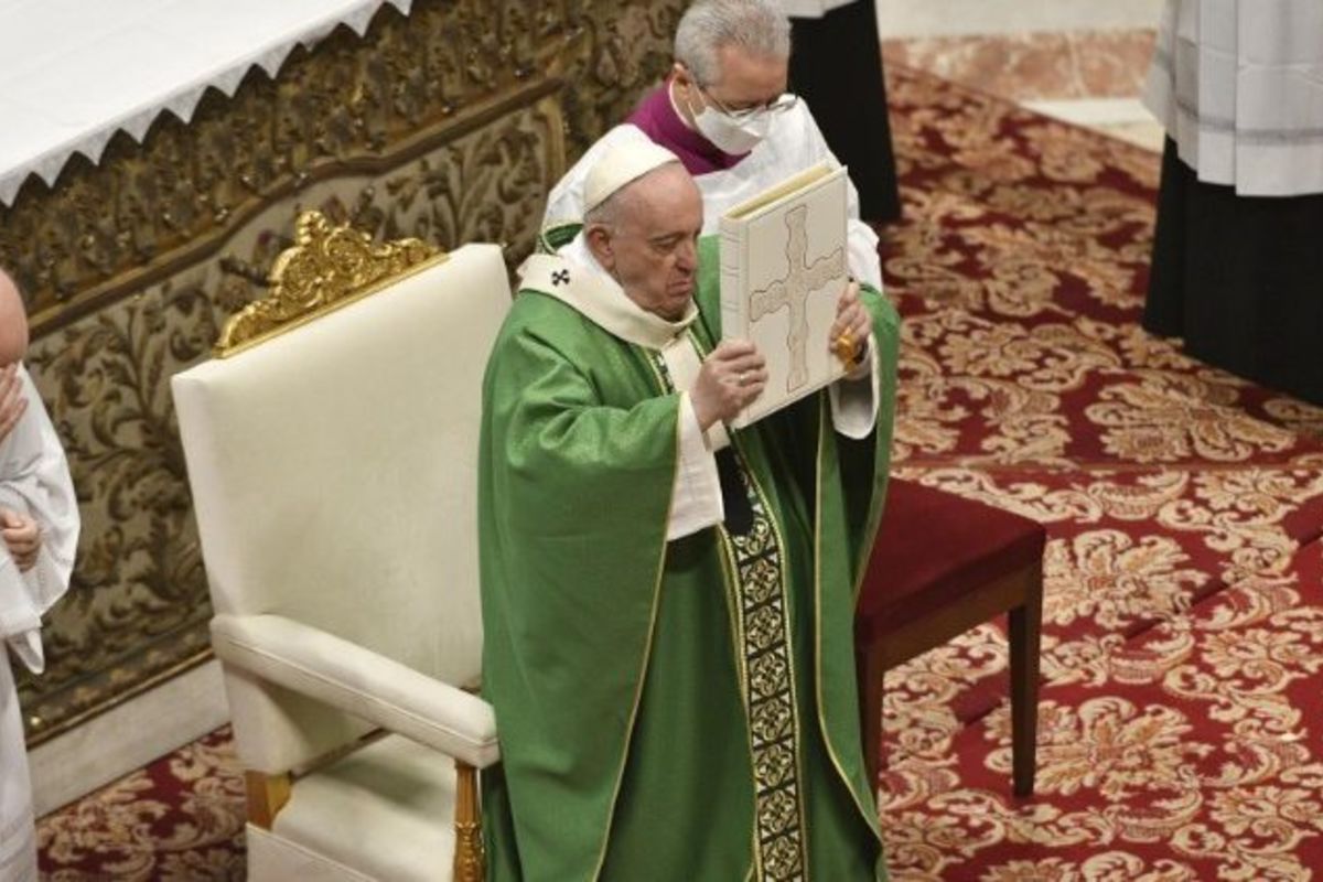 Папа: Бог не відсторонений спостерігач, а залучається в життя людини