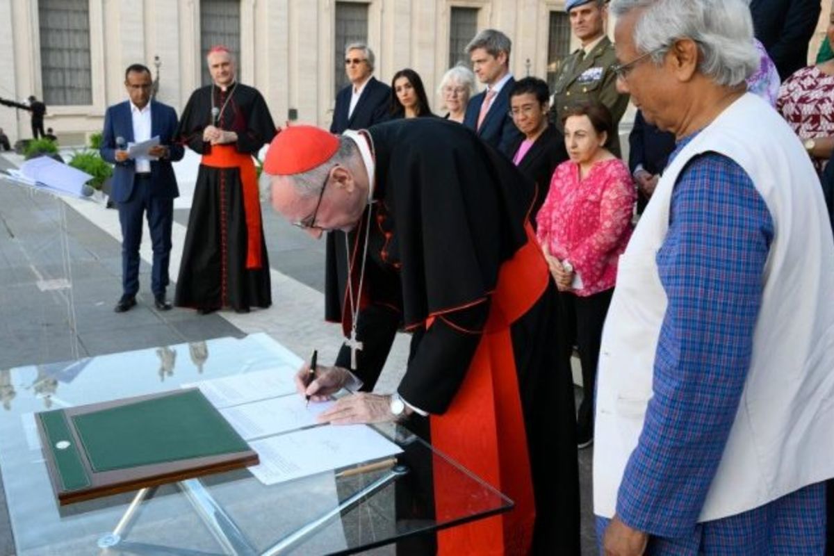 У Ватикані нобелівські лауреати підписали декларацію за мир