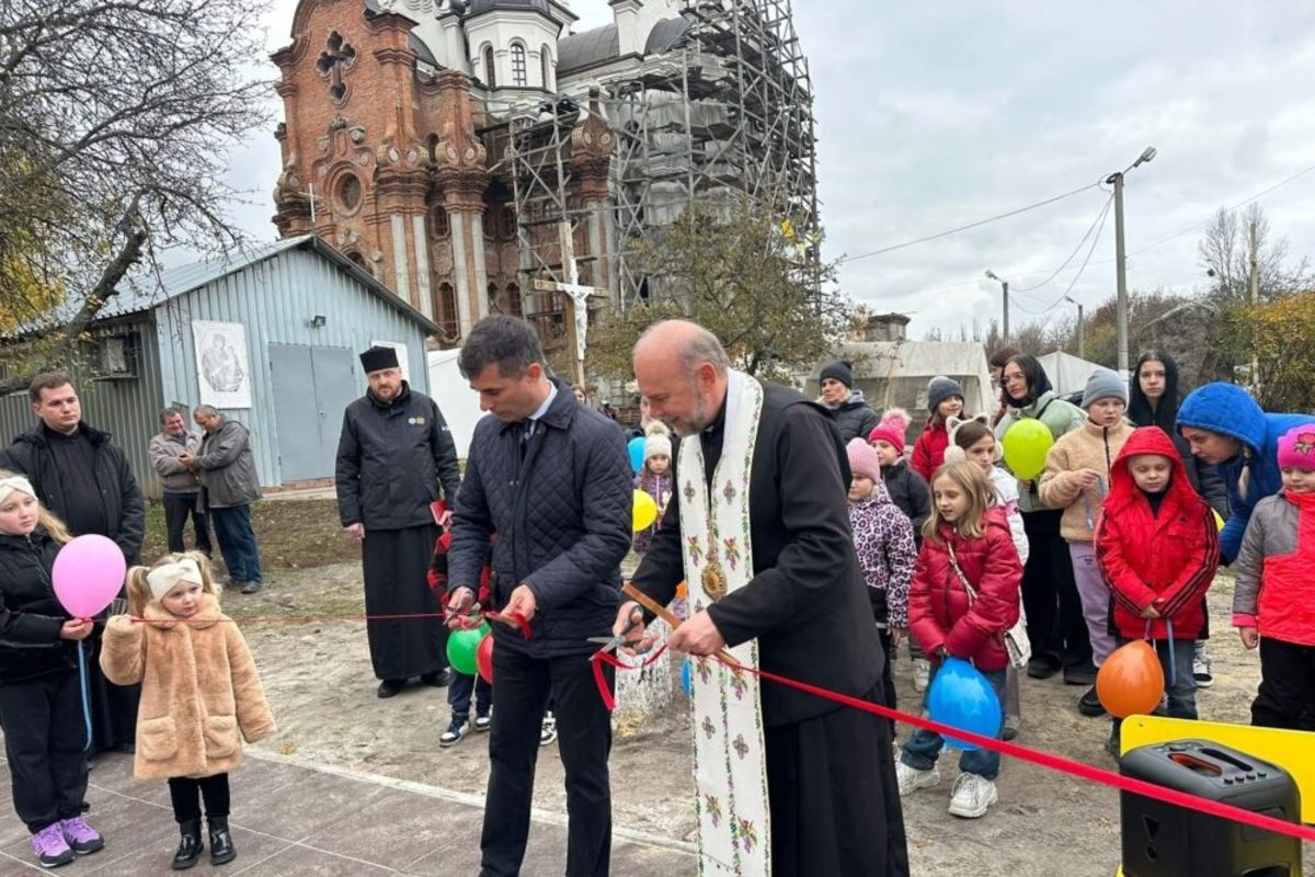 Найвища Рада «Лицарів Колумба» підтримала зведення дитячого майданчику у Харкові