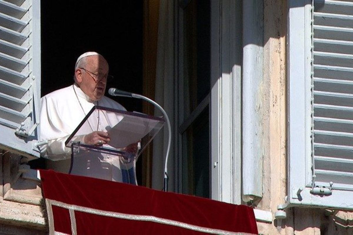 Папа: послідовним життям і служінням бути свідками Ісусового світла