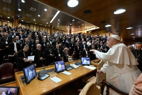 Папа: залучити якомога більше священників у синодальний динамізм